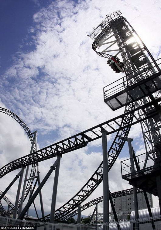 Roller Coaster Paling Curam Sedunia dari Jepang