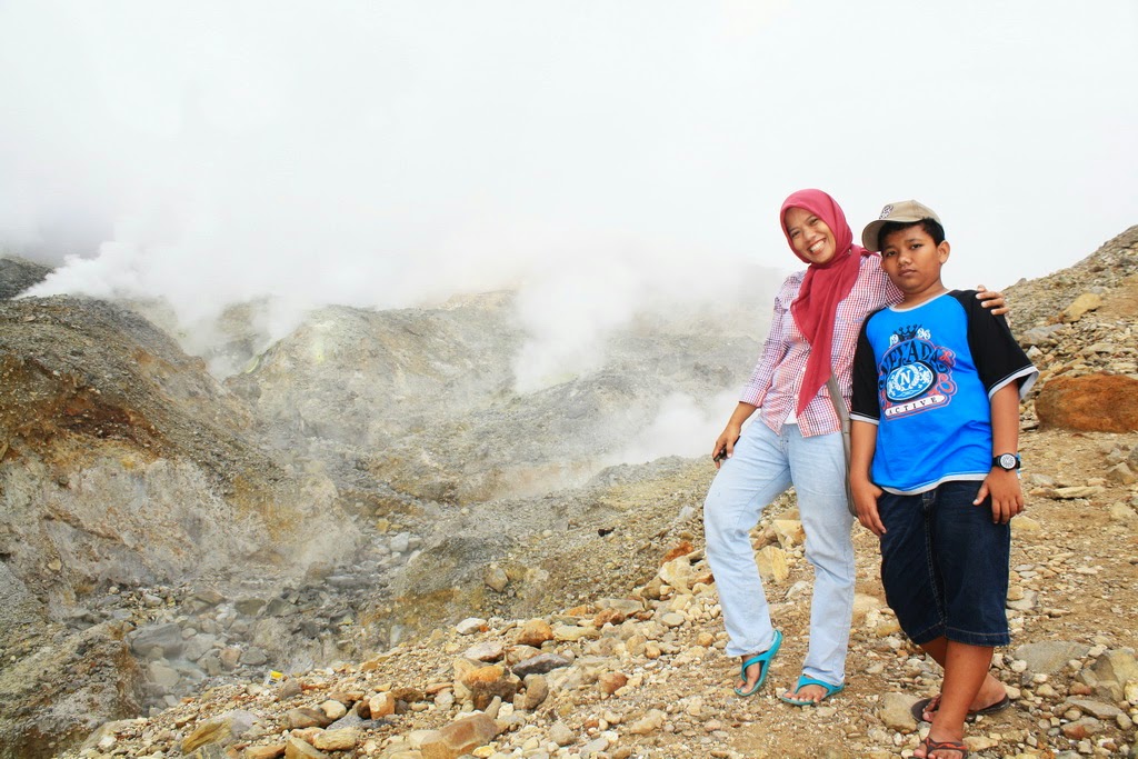 Hiking Ceria Bersama Keluarga ke Gunung Papandayan
