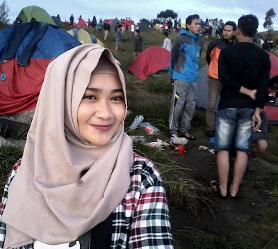 Kamu Jomblo? Main Yuk Ke Gunung Prau, Surganya Para Pendaki Cantik