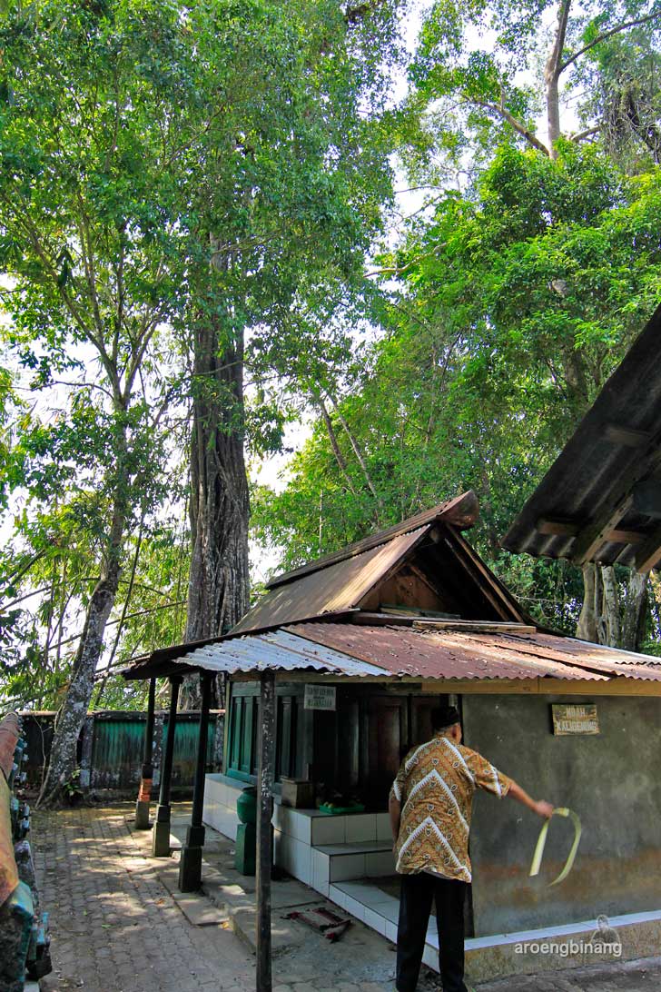 &#91;CoC Regional: Lokasi Wisata&#93; Makam Panembahan Kalibening