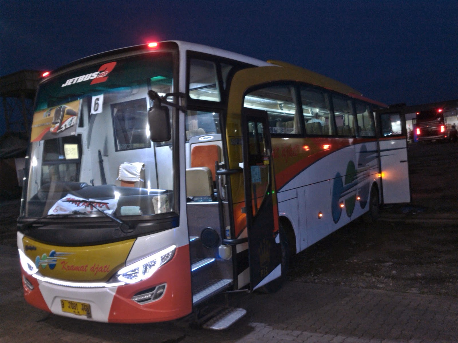 10-bus-malam-terbaik