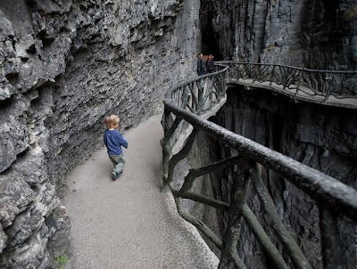 Mengenal Lebih Dekat (Heaven's Gate Mountain) : Pintu Langit Di China