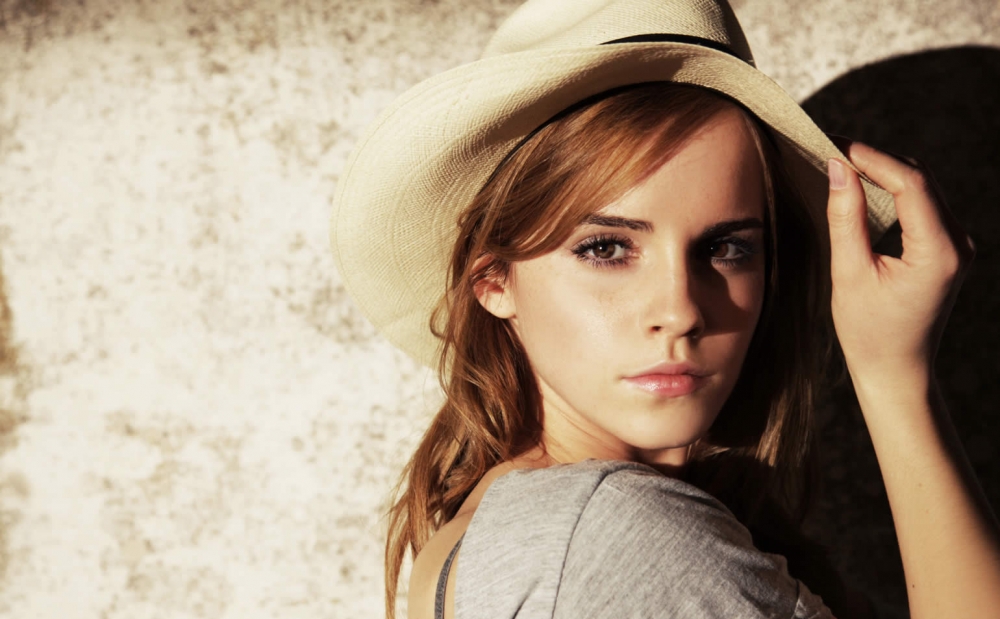 ~~~ Emma Watson Lounge Pictures &amp; Video ~~~ 