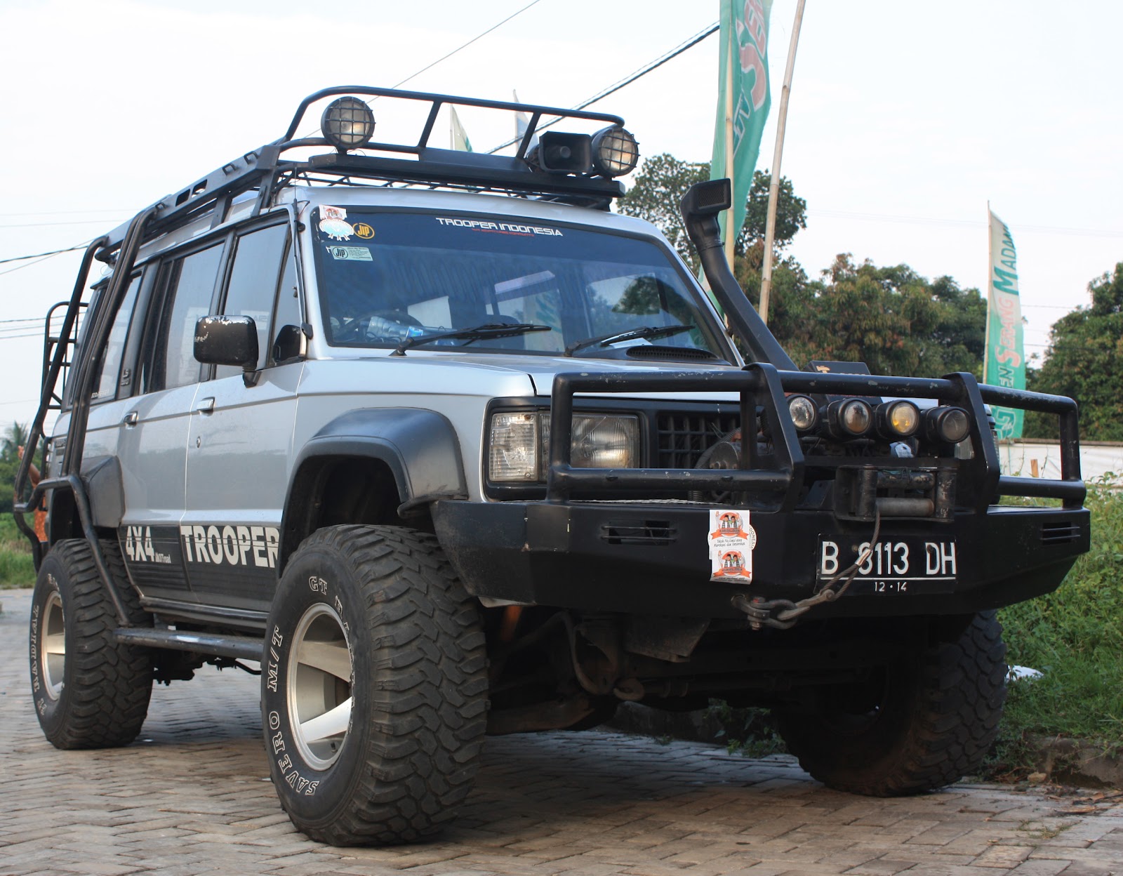 DIJUAL CHEVROLET TROOPER DIESEL 4JG2T - WARNA SILVER TAHUN 1994 - 5 PINTU