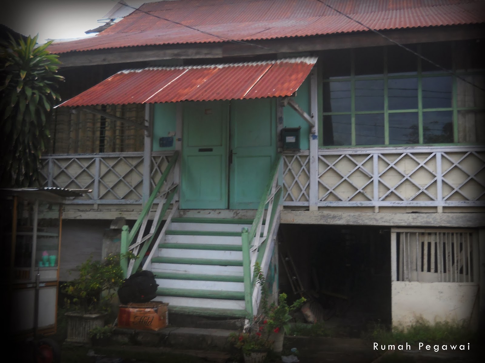 MELAWAN LUPA, JEJAK PEGAWAI PRIBUMI DI KUTARAJA 