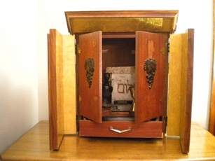 '''Dybbuk & Dybbuk Box,,,