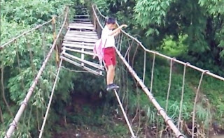 &#91;PIC&#93; Sepuluh Jembatan Berbahaya di Indonesia ala Indiana Jones