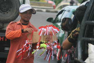 3 Kisah Sukses Pedagang Asongan yang Berubah Menjadi Milyader