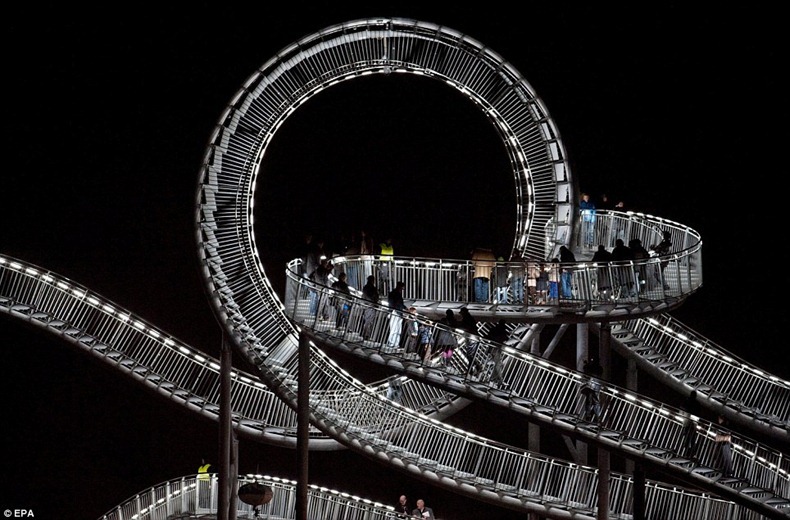 &#91;WOW&#93; Rollercoaster unik bagi Pejalan Kaki.. 