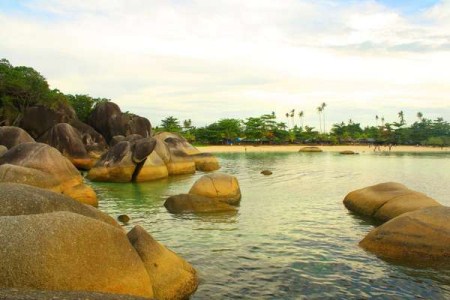  Menikmati Wisata Pantai di pulau Bangka dan Pulau Belitung