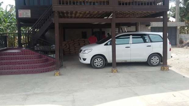 Ngintip Rumah Mewah BOS 'Mama Minta Pulsa'