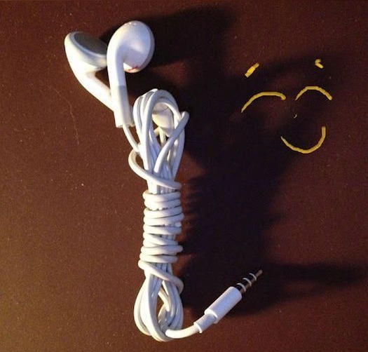 Cara Simpel mengikat Earphone supaya Nggak terbelit-belit