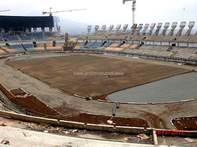 &#91;Proses&#93; Pekerjaan Rumput Lapangan Sepakbola Stadion Gedebage Kota Bandung