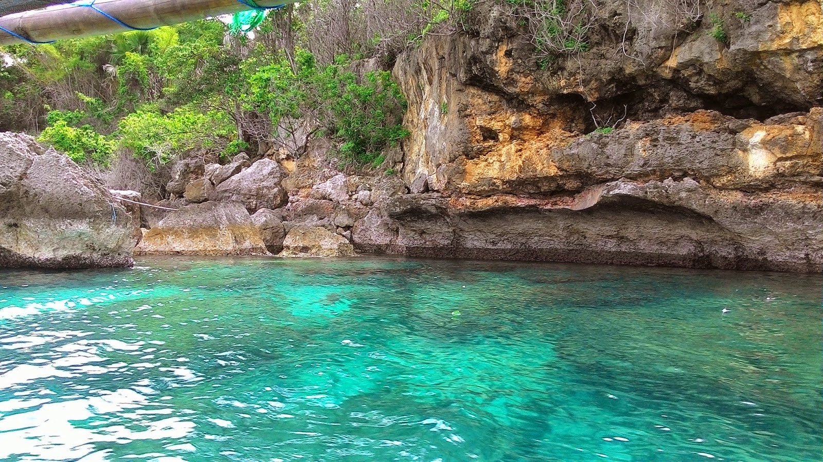 Teluk Biru, Surga Tersembunyi di Banyuwangi