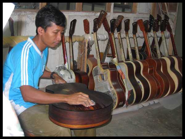 INDONESIAKU &#91; Gitar Genta : Gitar Lokal Berkualitas Internasional &#93;