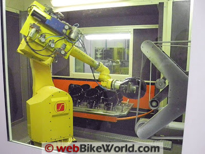 PROSES PEMBUATAN HELM STANDAR MOTOGP