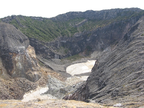 Gunung-gunung Angker di Indonesia Serta Mitos-mitosnya