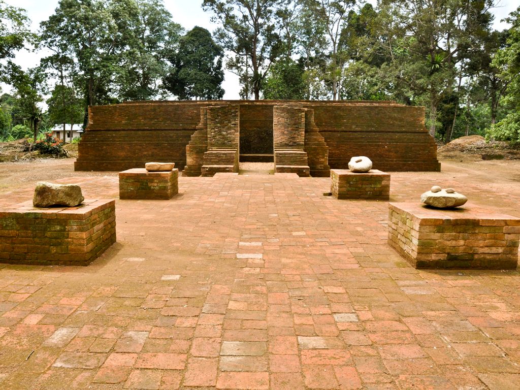 Candi bukan hanya ada di Jawa, ternyata di Jambi Juga Ada lho....(With Real Pic)