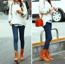 Modis Dengan Sepatu Boots Wanita