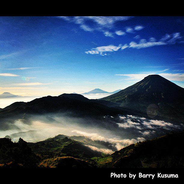 &#91;Travelista&#93; Menikmati Gunung Sindoro dari Bukit Sikunir