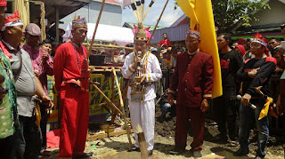 Ritual Singer Manetes Hinting Bunu &quot;Sidang Adat Dayak Kalimantan&quot;