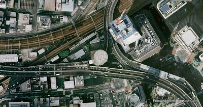 &#91;GILA&#93; Jalan Tol Ini Nembus Gedung Di Lantai 5 &amp; 7