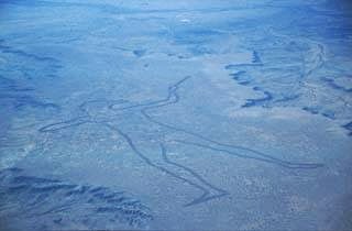 10 Pahatan Alam (Geoglyph) Paling Misterius di Muka Bumi 
