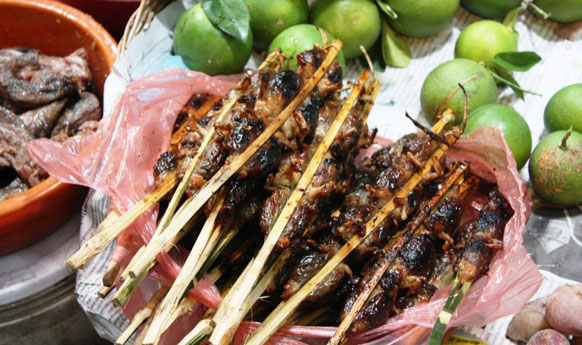 &#91;Sadis nih orang!&#93; - Korbannya ditusuk, dibakar, terus dimakan pula :(