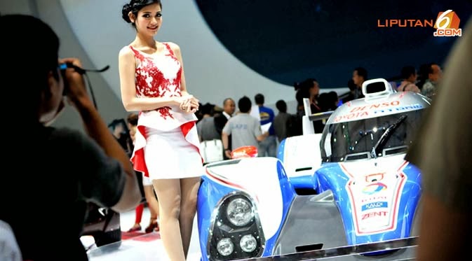FOTO: Pesona SPG Sexy IIMS 2014 (Indonesia International Motor Show)