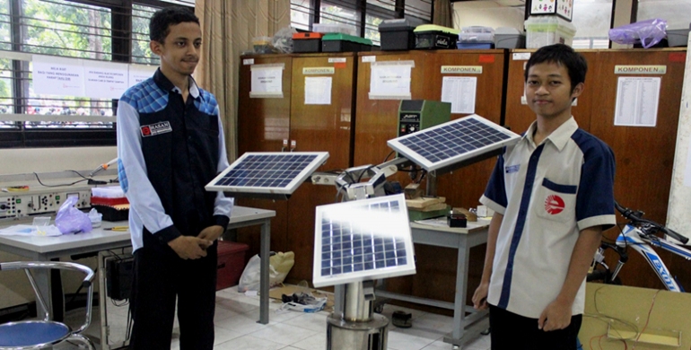 Mahasiswa Unbraw Ciptakan Pohon Elektrik 