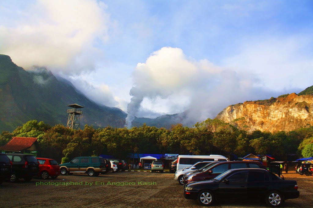 Hiking Ceria Bersama Keluarga ke Gunung Papandayan