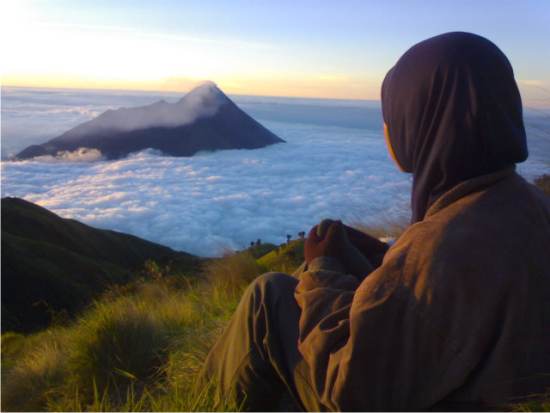 10 Puncak Gunung Tercantik di Indonesia