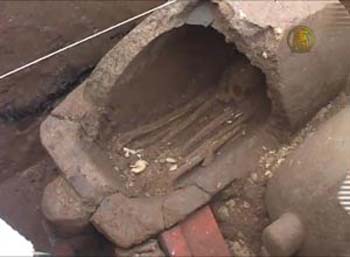 PENEMUAN ARKEOLOG YG MASIH DI SELIMUTI MISTERI. (BEBERAPA ADA DI INDONESIA)