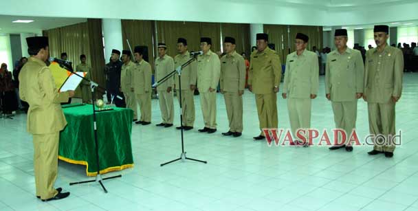Info Pilgubsu 2013: Mutasi Jelang Pilgub, Gatot Tak Beretika