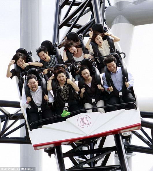 Roller Coaster Paling Curam Sedunia dari Jepang