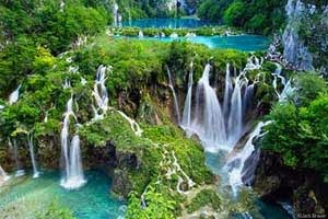 Danau Paling Unik di Dunia