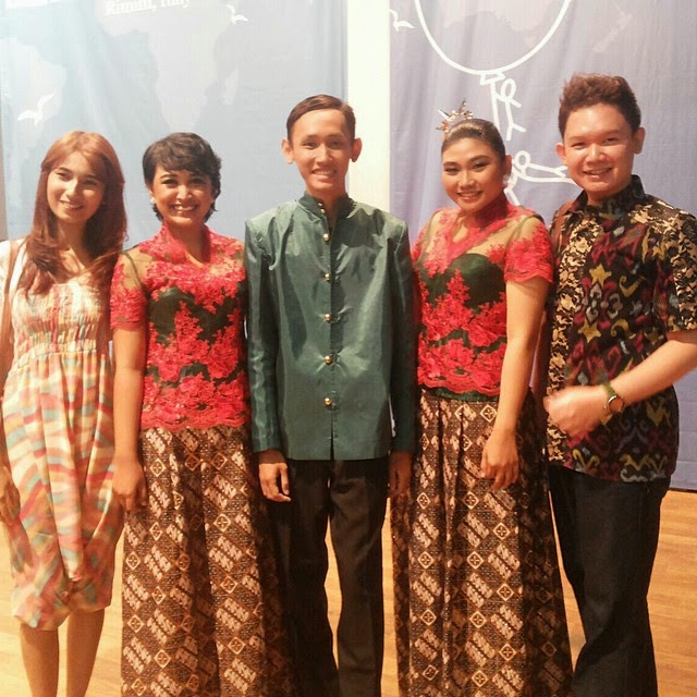 Pentingnya Orang Indonesia Mengenakan Batik