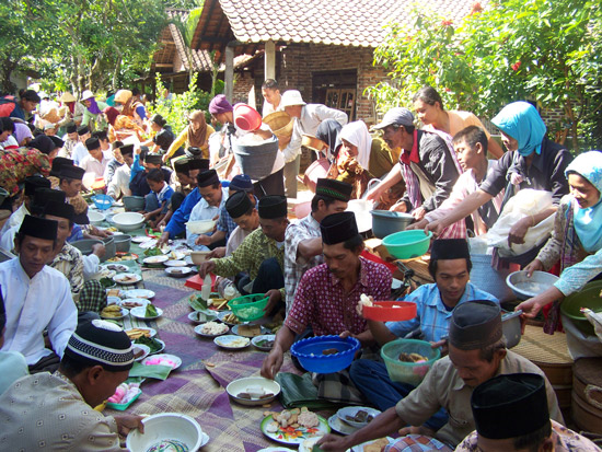 Perlon Unggahan Tradisi Menyambut Ramadhan Trah Bonokeling