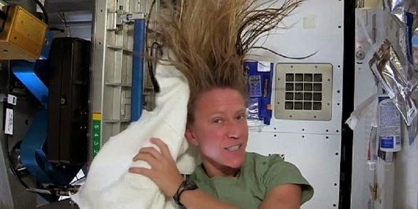 Bagaimana astronot makan di ruang angkasa?