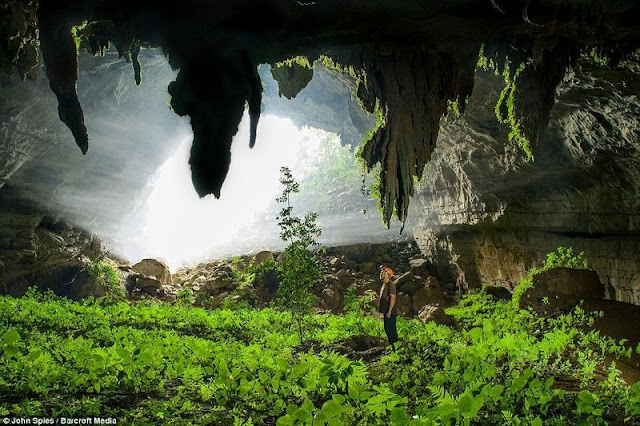 Foto-Foto Megahnya Gua Tham Khoun Xe di Laos