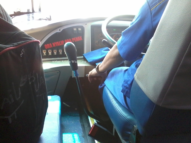 Hino AK8, Bus Bermesin Depan yang Banyak Digunakan Untuk Kelas Ekonomi AC