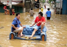 Foto-foto kocak saat kebanjiran