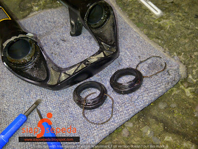 &#91;Sepeda&#93; Cara bongkar front suspension Fork RST DIRT RA 130