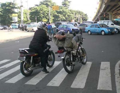 &#91;GagsLibrary&#93; Kompilasi Gambar dan GIF Konyol (EXTREME RIDERS PART 2)