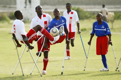 &#91;Gambar Paten gan&#93; walau kaki,tangan buntung masih bisa main bola gan