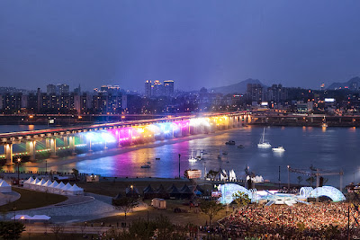 Air Mancur Indah di Jembatan Seoul 