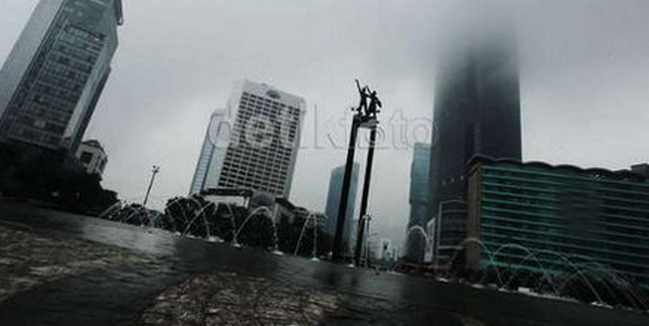 5 Kasus Mobil Nyebur kedalamBundaran HI Jakarta