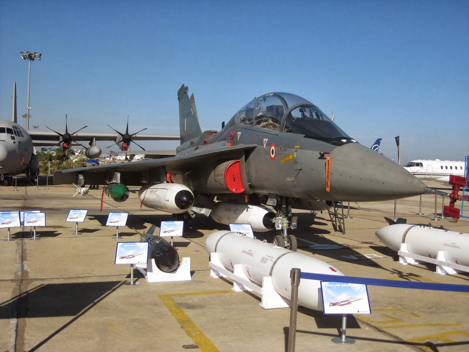 [BORONGAN] AU INDIA memesan 294 unit TEJAS