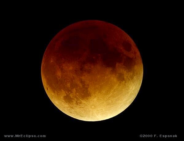 Foto-Foto Gerhana Bulan Darah dari Berbagai Negara