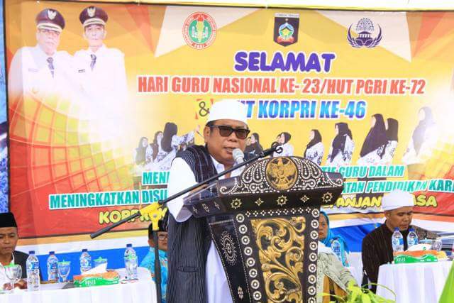 di-luar-kebiasaan-upacara-hut-pgri-dan-korpri-di-loteng-dikemas-unik